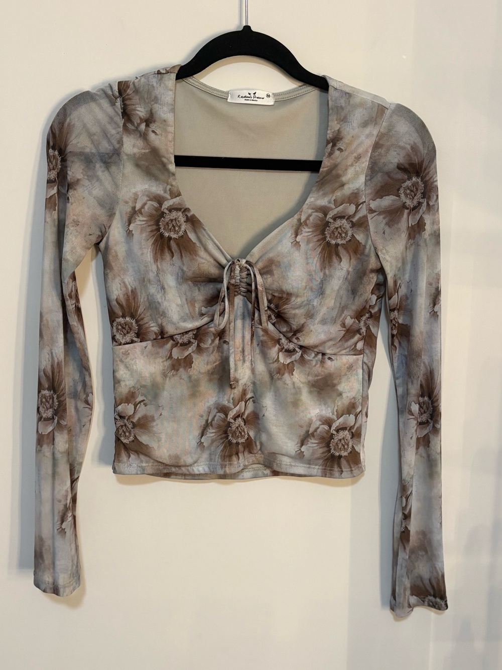 Cropped Y2K Sheer Mesh Floral Print Ruched Long Sleeve in a Size Medium